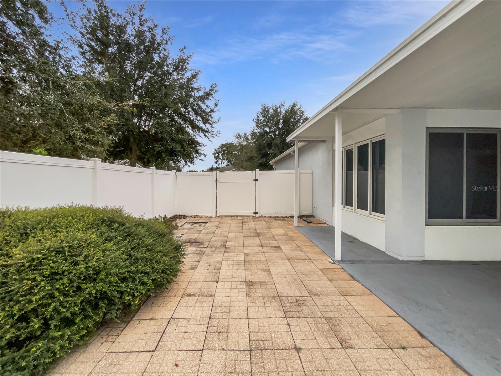 Listing photo id 21 for 2046 Heartland Circle