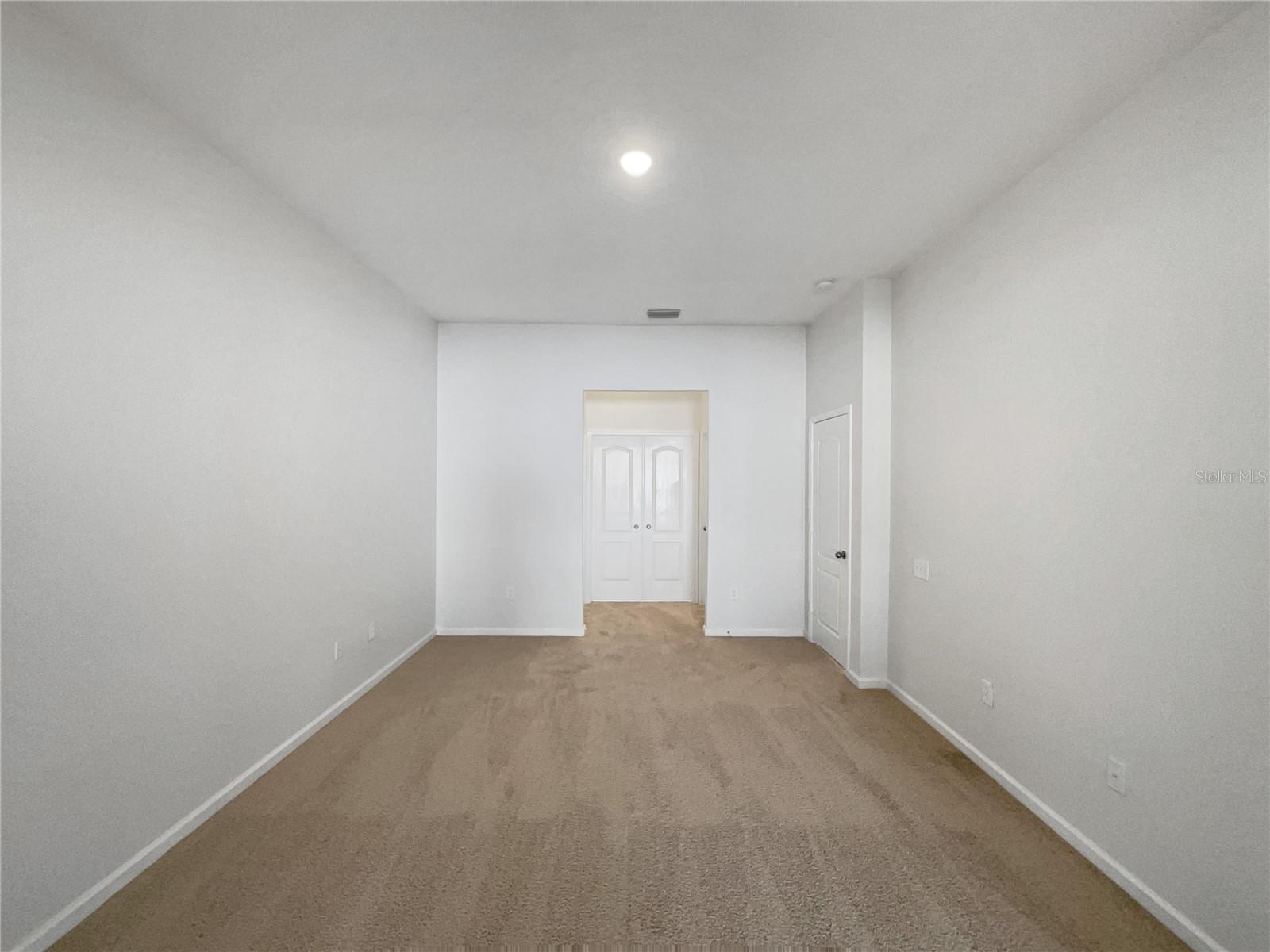 Listing photo id 26 for 2046 Heartland Circle