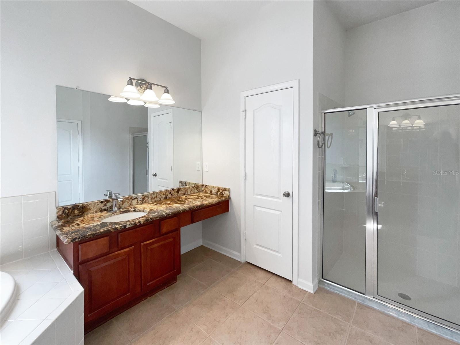 Listing photo id 27 for 2046 Heartland Circle