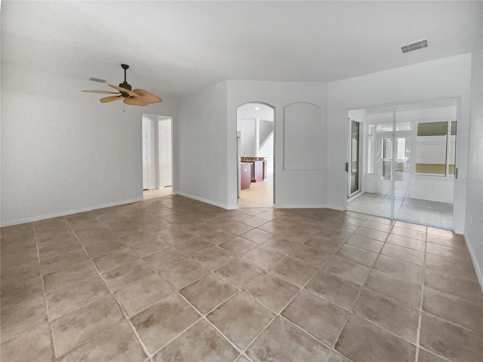 Listing photo id 1 for 2046 Heartland Circle