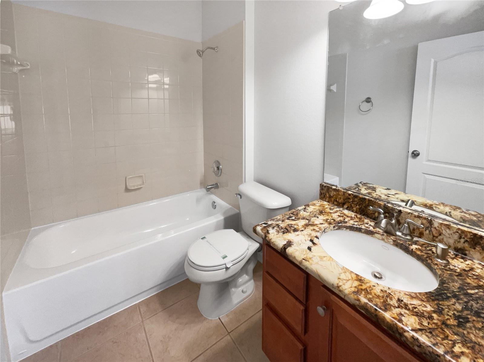 Listing photo id 4 for 2046 Heartland Circle