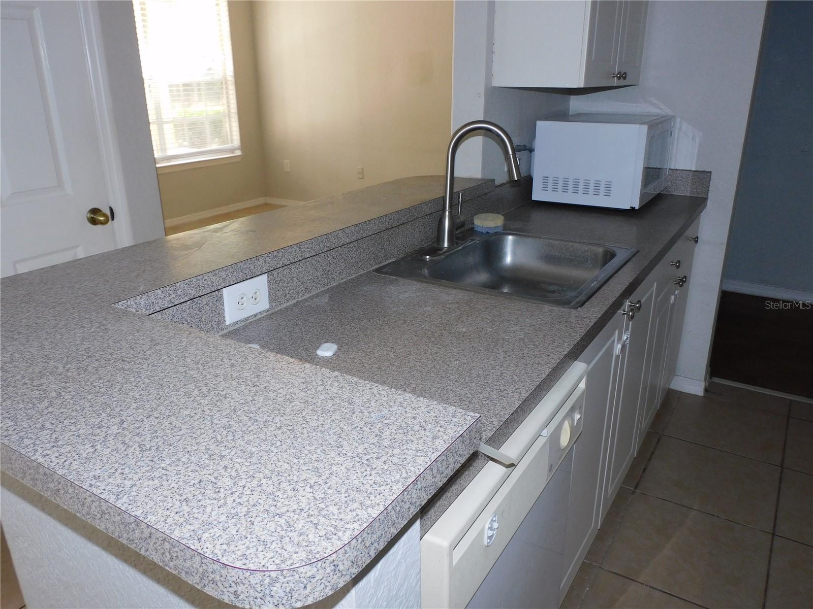 Image 15 of 29 For 824 Grand Regency Point 102