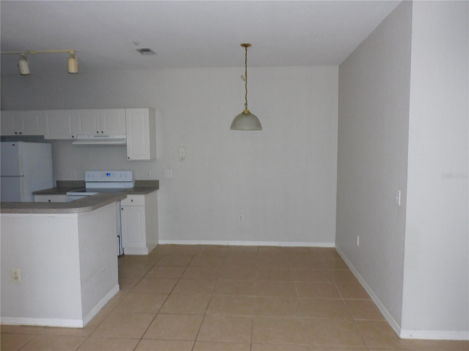 Image 20 of 29 For 824 Grand Regency Point 102