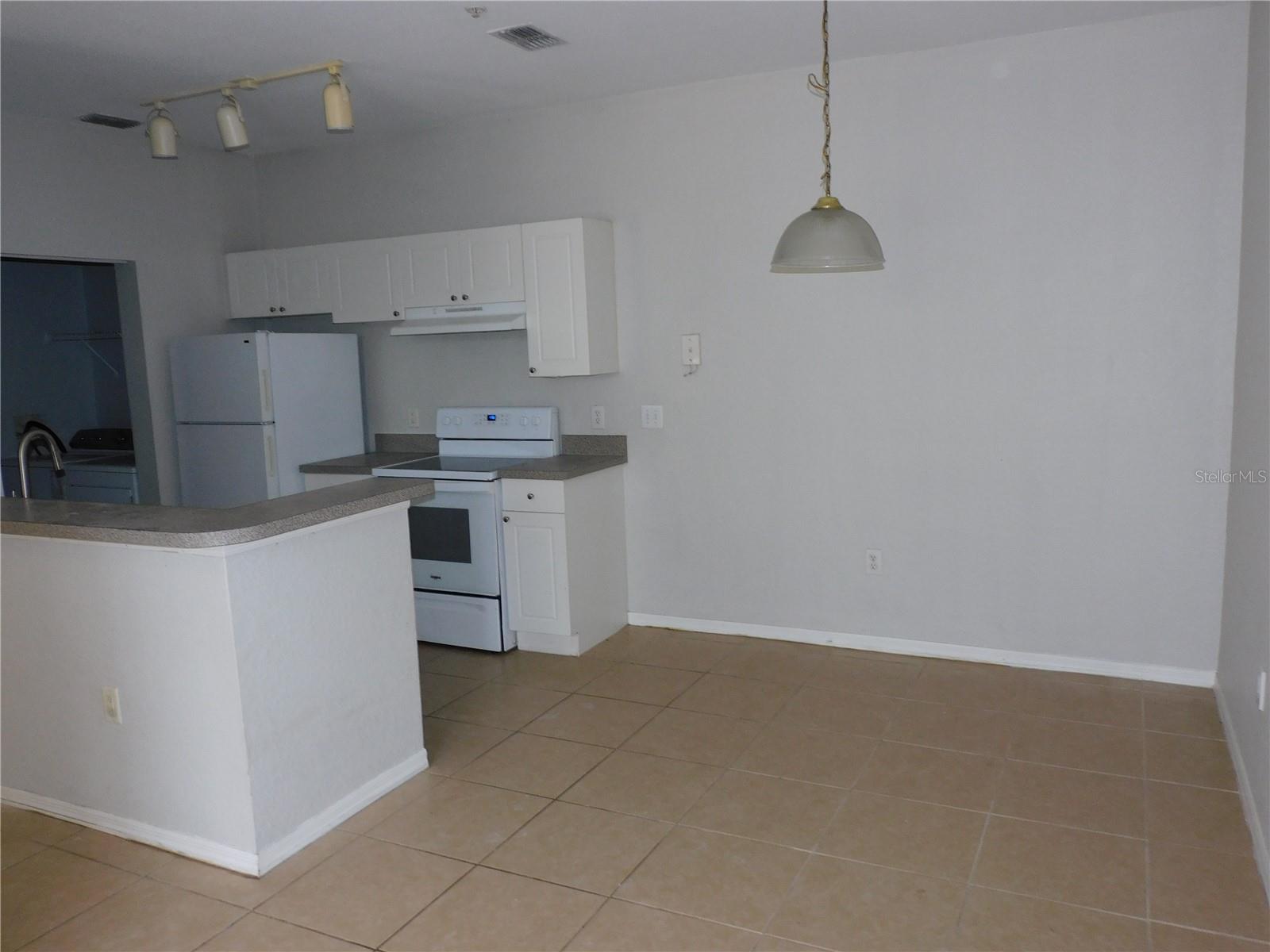 Image 21 of 29 For 824 Grand Regency Point 102