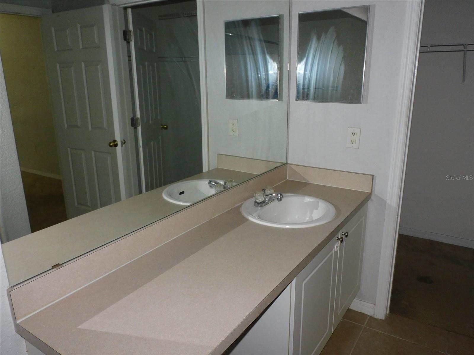 Image 9 of 29 For 824 Grand Regency Point 102