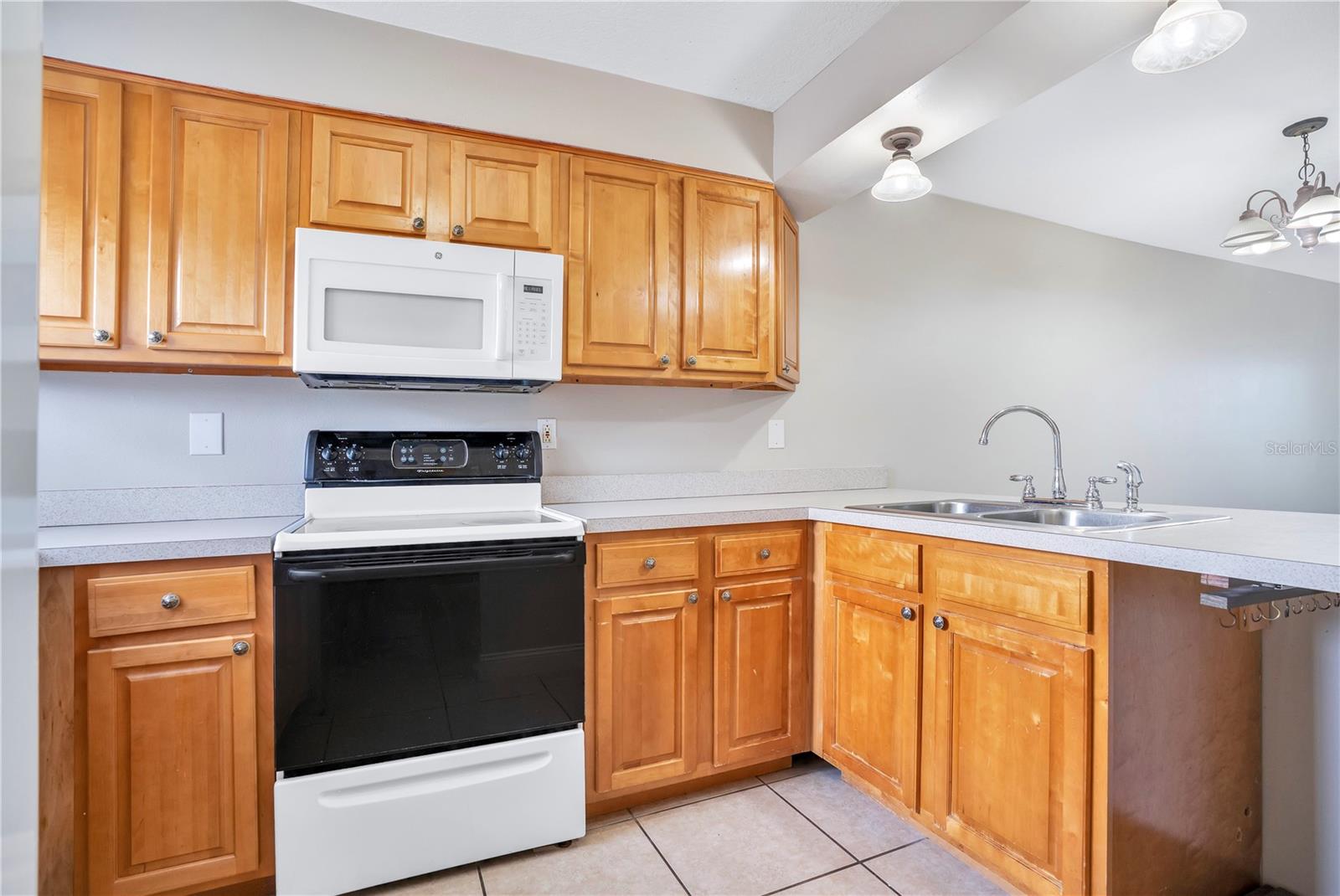 Image 10 of 35 For 1824 Amberly Avenue T8