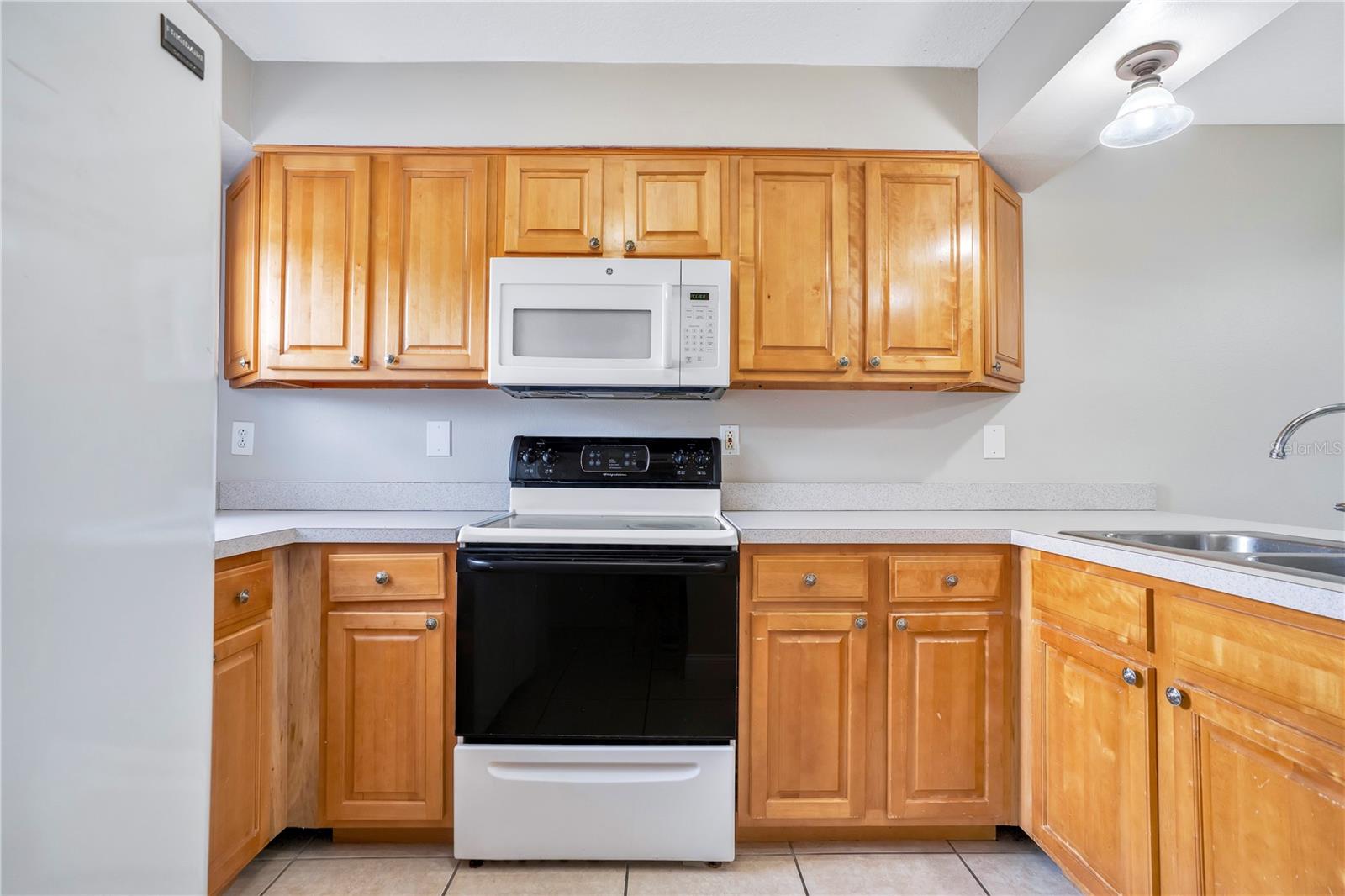 Image 14 of 35 For 1824 Amberly Avenue T8