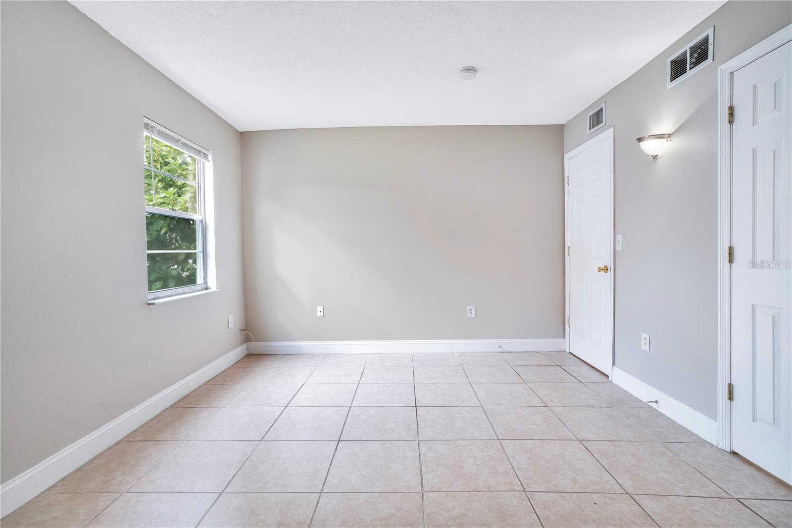 Image 15 of 35 For 1824 Amberly Avenue T8