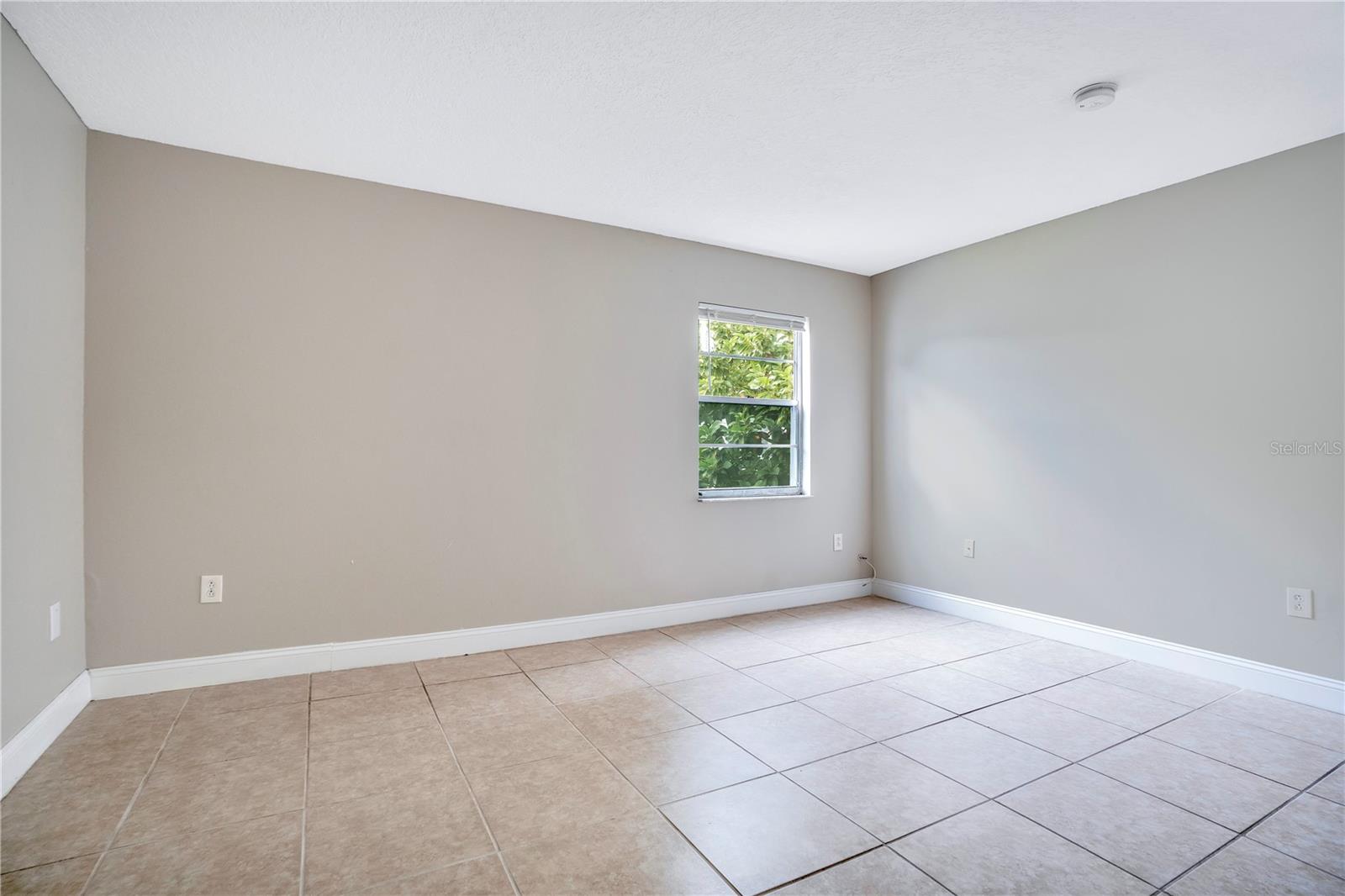 Image 18 of 35 For 1824 Amberly Avenue T8