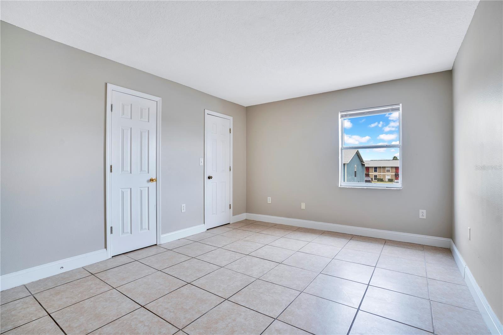 Image 21 of 35 For 1824 Amberly Avenue T8