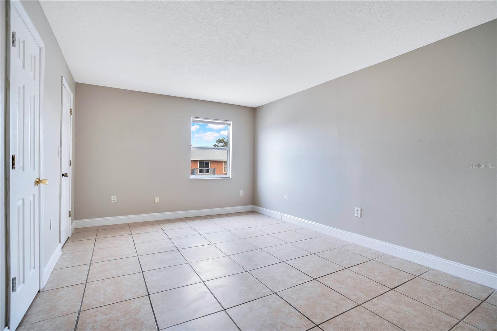 Image 22 of 35 For 1824 Amberly Avenue T8