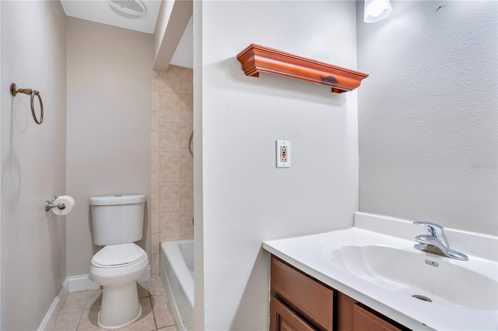 Image 23 of 35 For 1824 Amberly Avenue T8