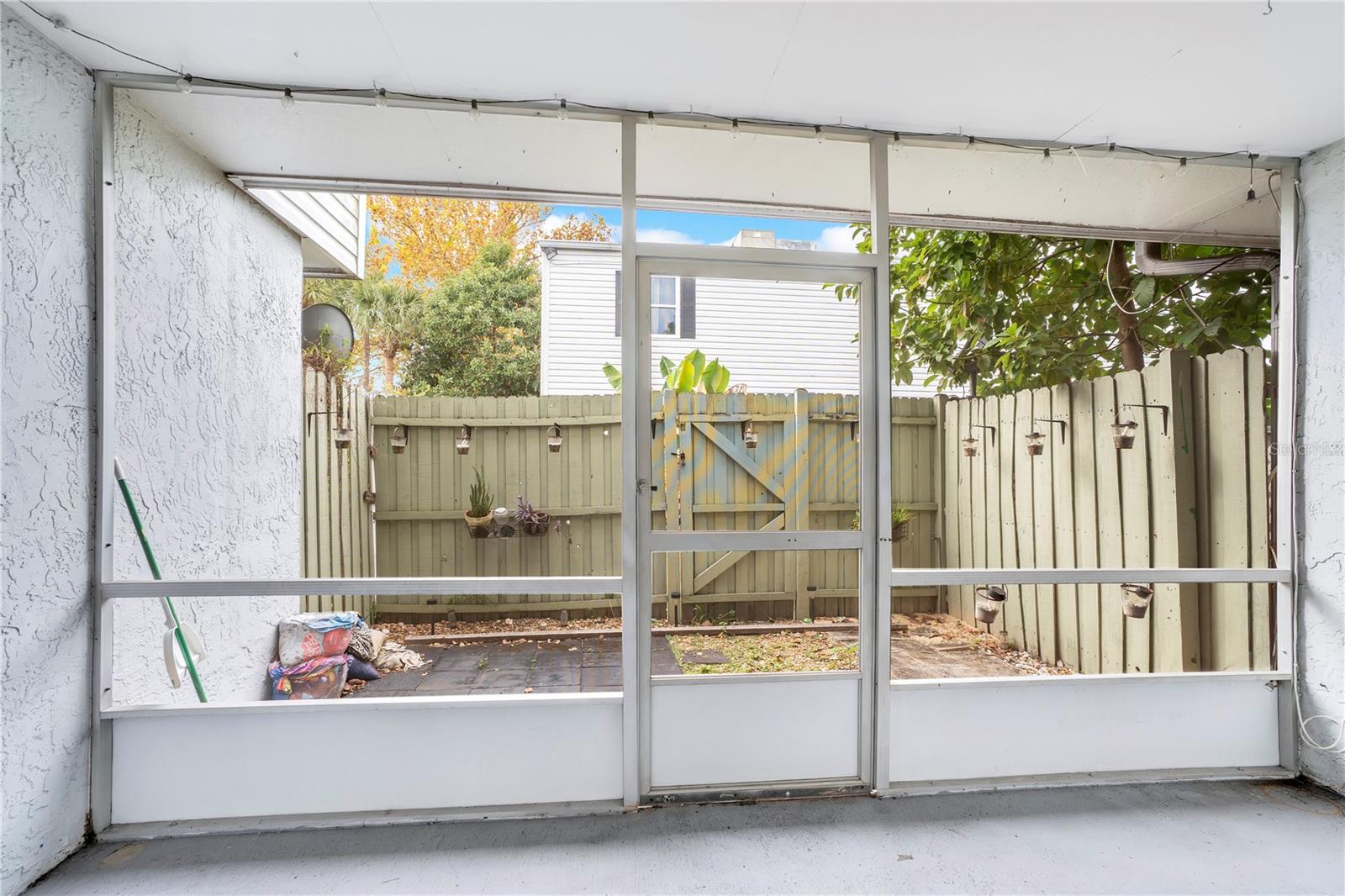 Image 28 of 35 For 1824 Amberly Avenue T8