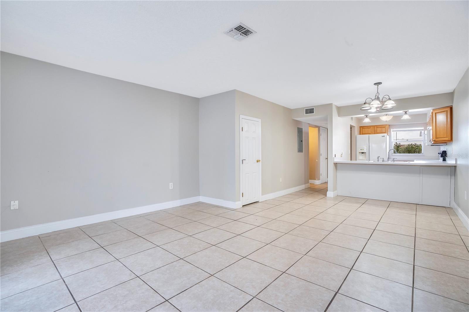 Image 4 of 35 For 1824 Amberly Avenue T8