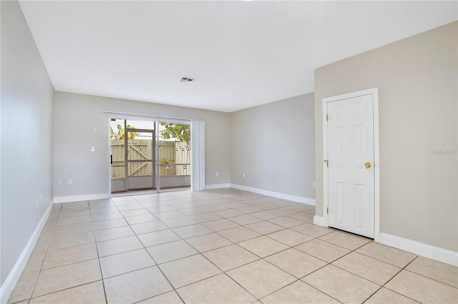 Image 6 of 35 For 1824 Amberly Avenue T8