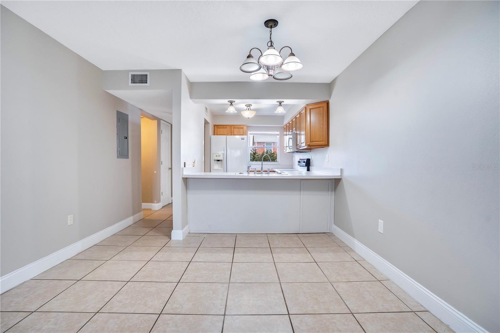 Image 9 of 35 For 1824 Amberly Avenue T8