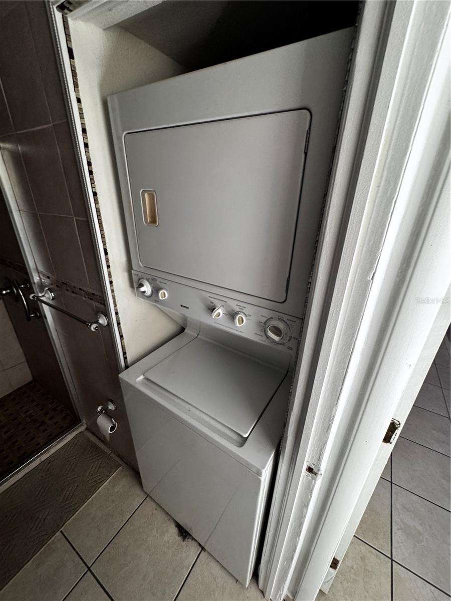 Image 11 of 44 For 1519 Club Cir