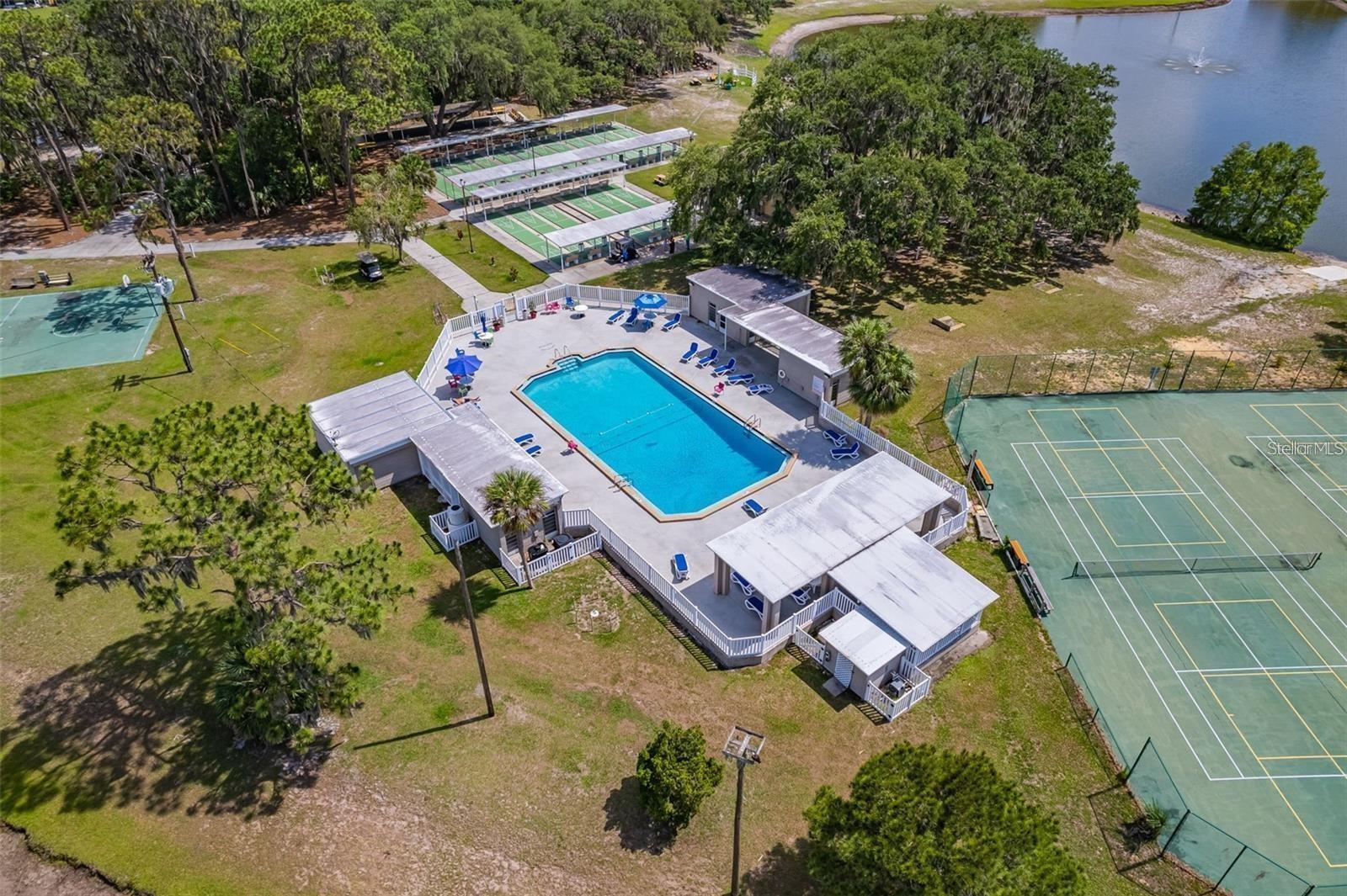 Image 19 of 44 For 1519 Club Cir