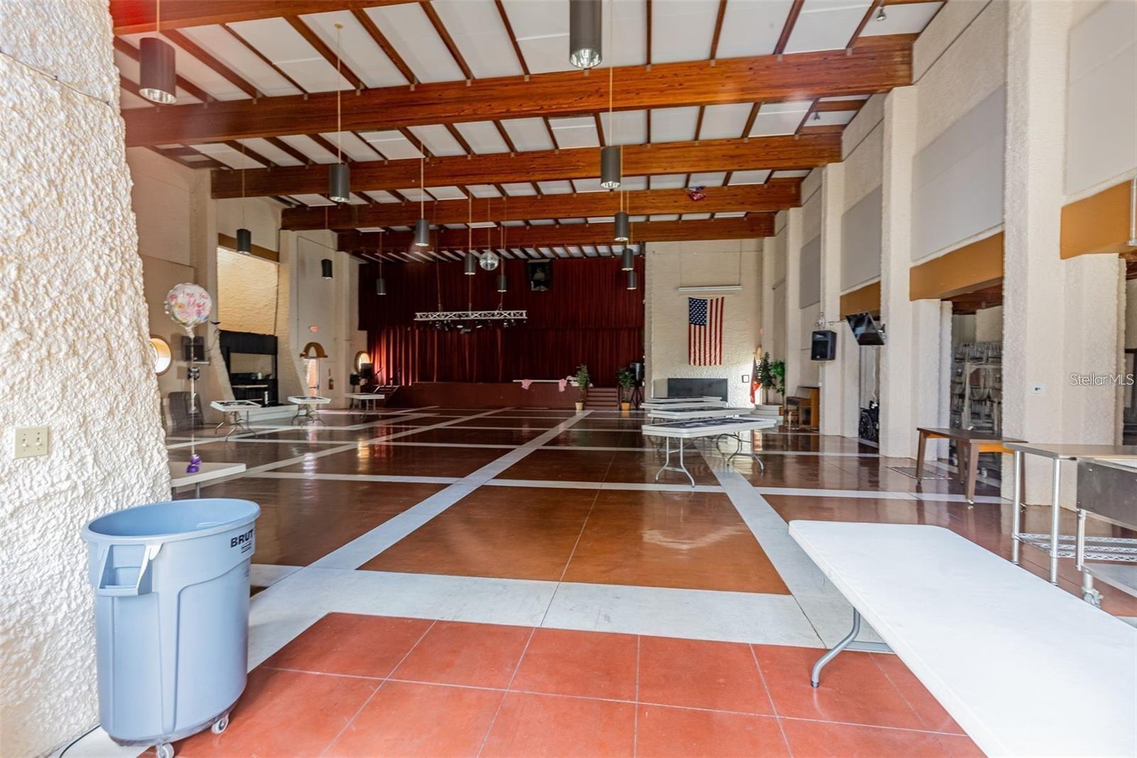 Image 23 of 44 For 1519 Club Cir