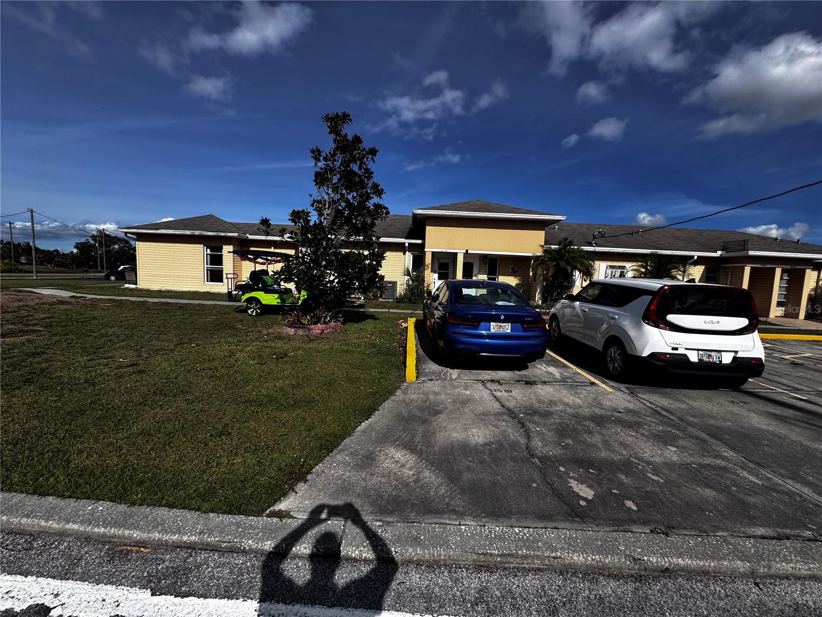 Image 4 of 44 For 1519 Club Cir