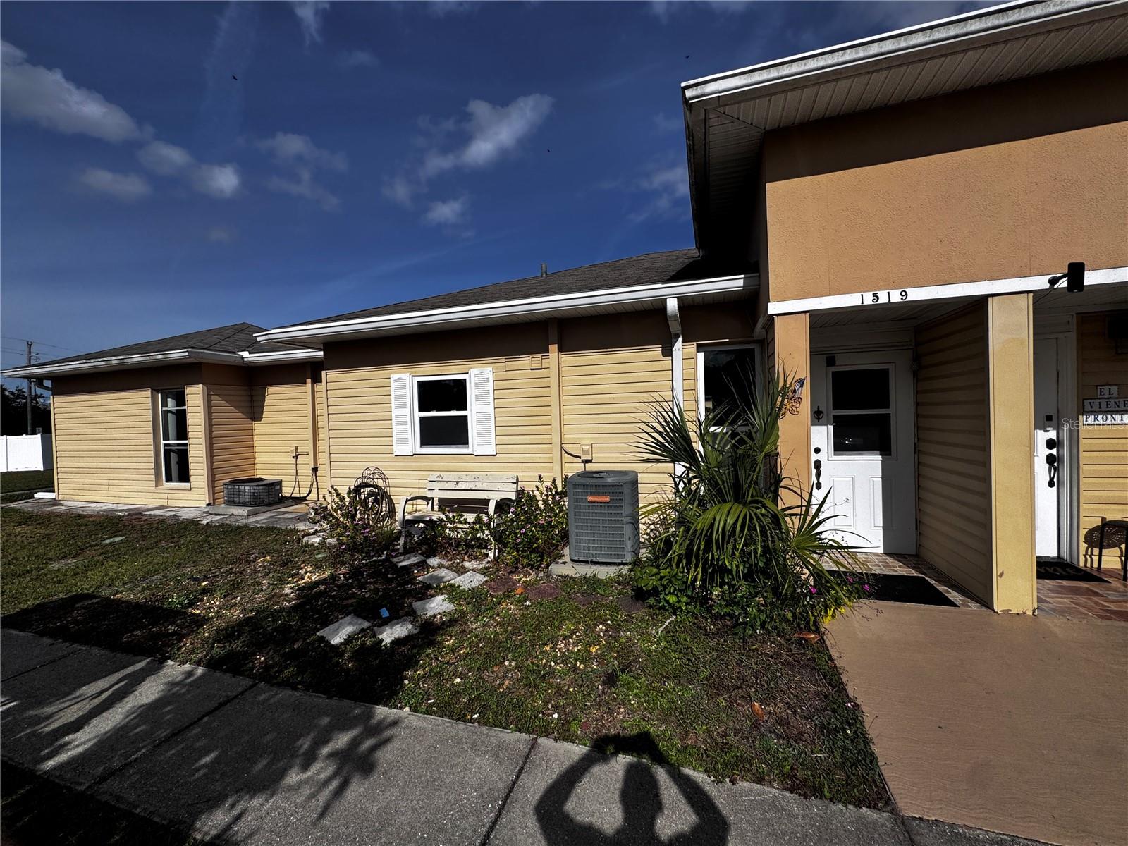 Image 5 of 44 For 1519 Club Cir