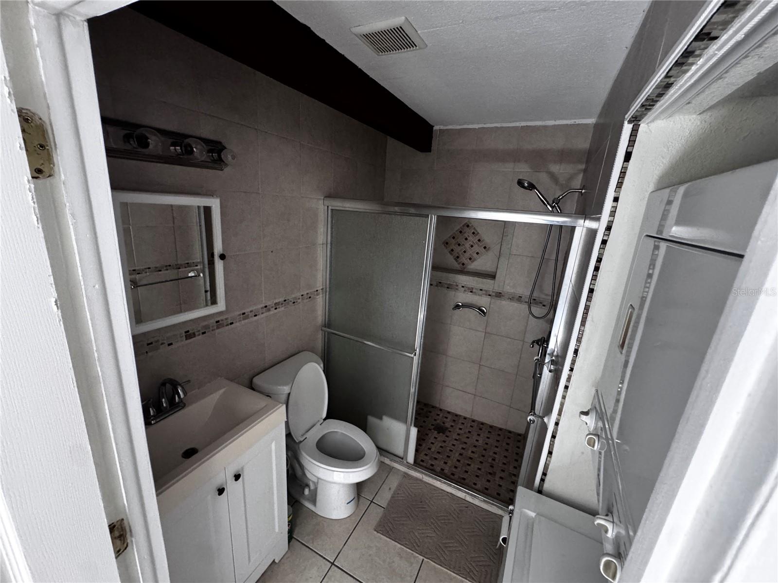 Image 9 of 44 For 1519 Club Cir