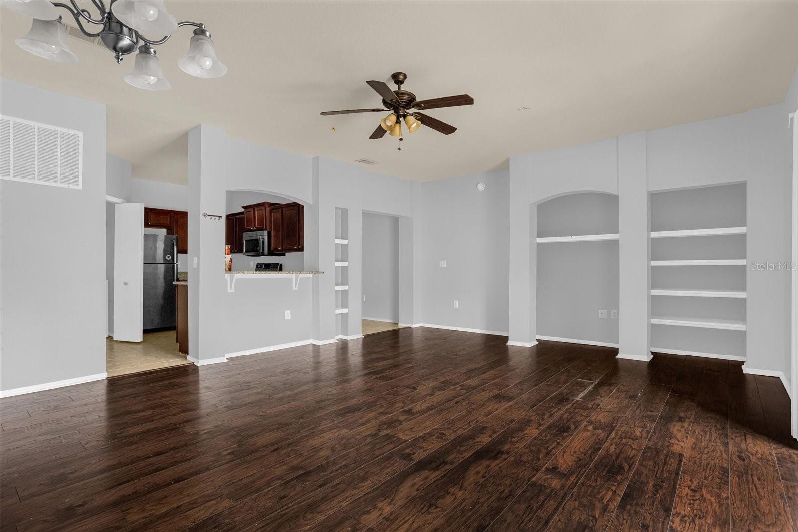 Image 4 of 11 For 107 Vista Verdi Circle 201