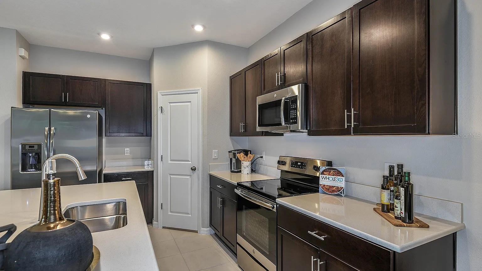 Image 4 of 13 For 10557 Oakside Drive