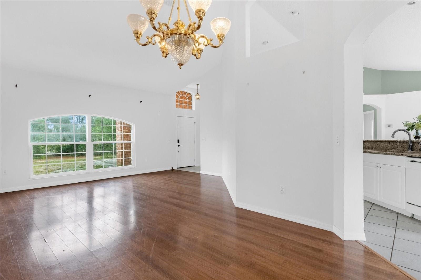 Image 5 of 32 For 2056 Courtland Boulevard