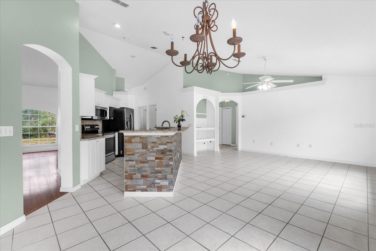 Image 7 of 32 For 2056 Courtland Boulevard