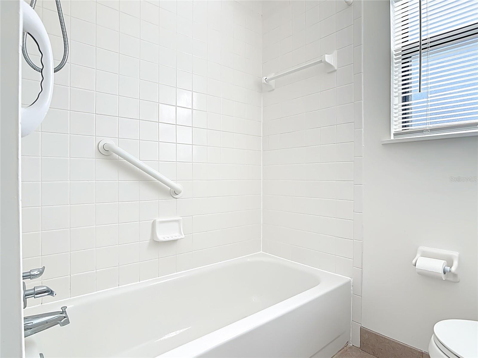 Image 22 of 44 For 710 Flamingo Drive B