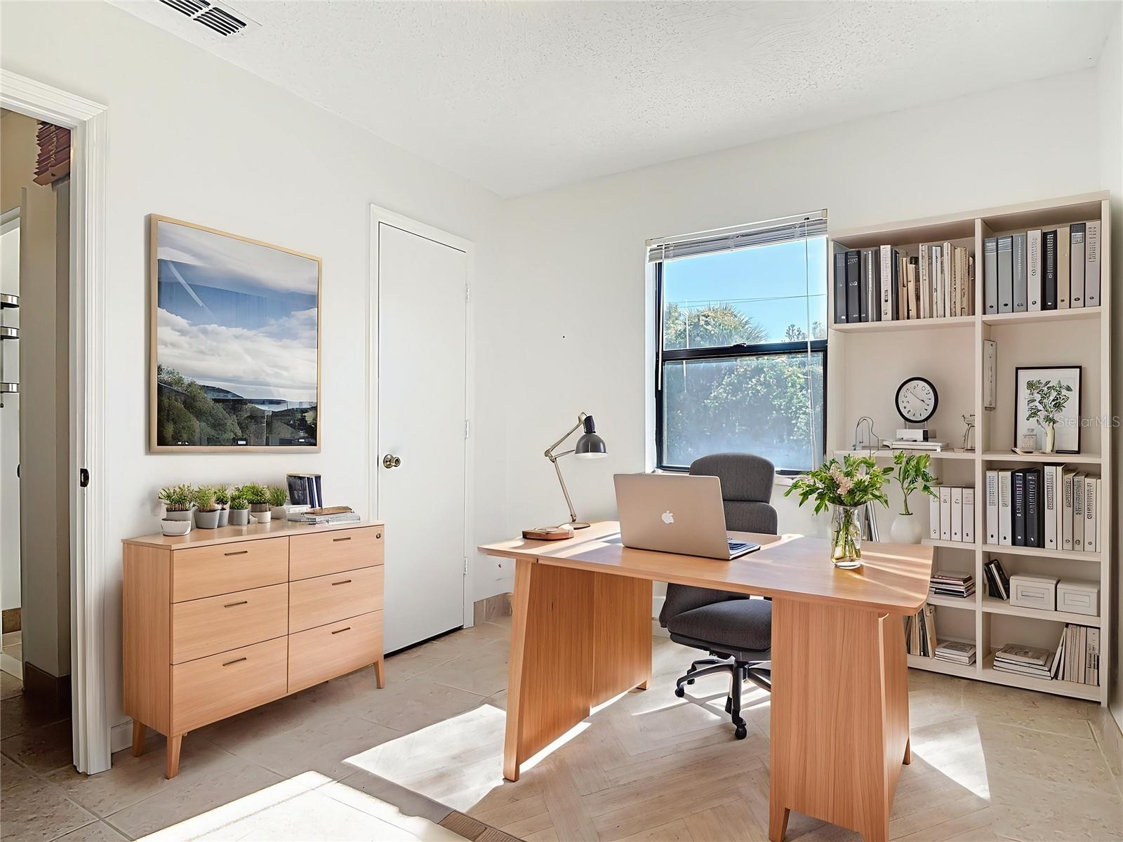 Image 24 of 44 For 710 Flamingo Drive B