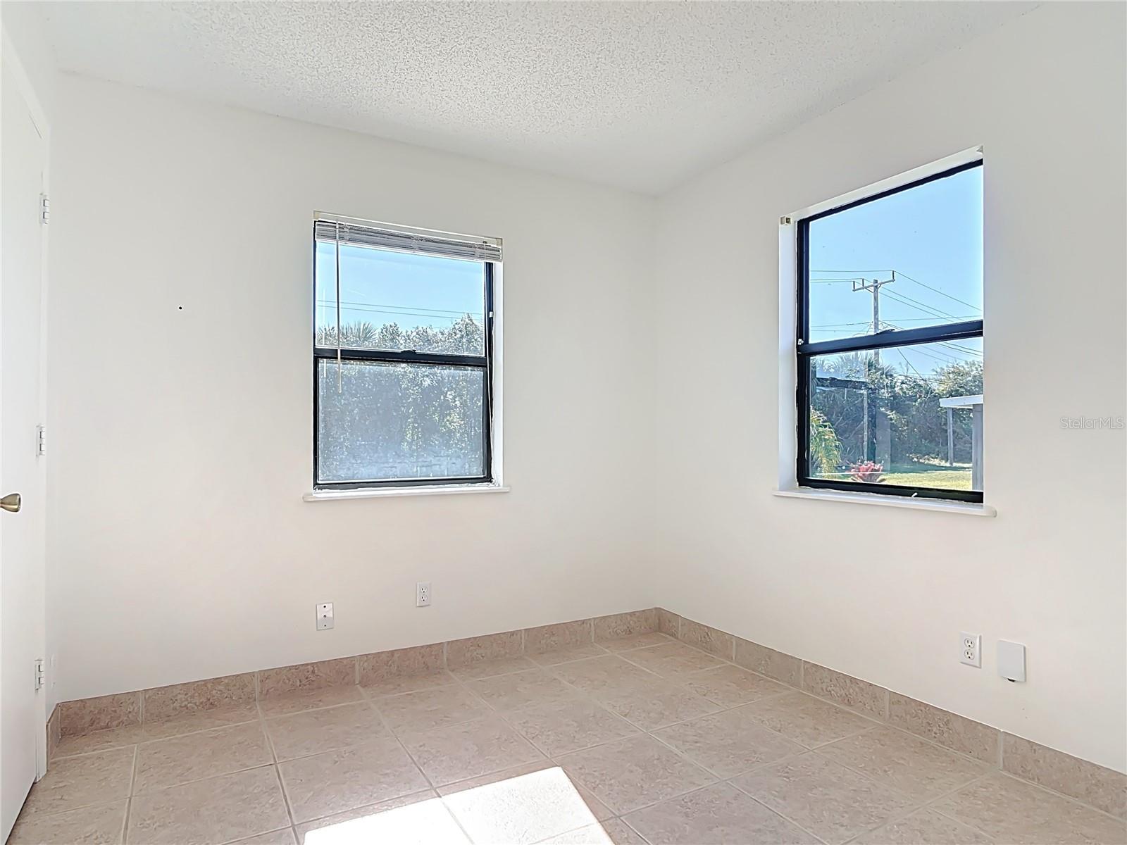 Image 25 of 44 For 710 Flamingo Drive B