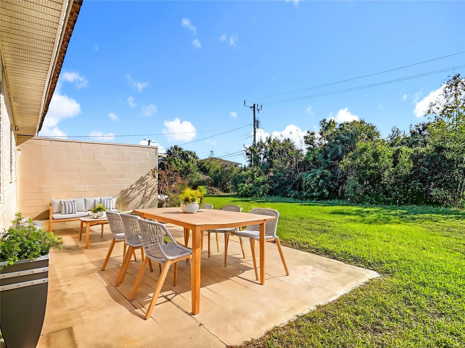 Image 31 of 44 For 710 Flamingo Drive B