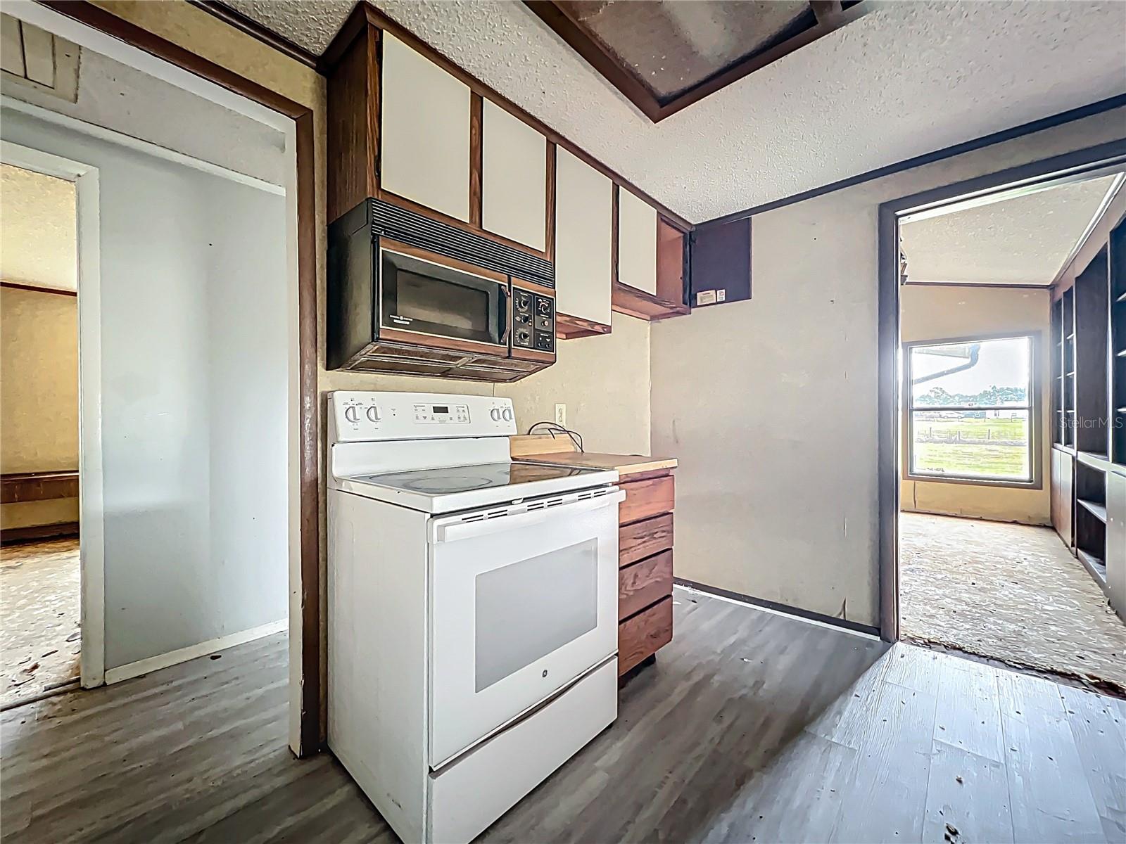 Image 14 of 64 For 32200 Avington Road