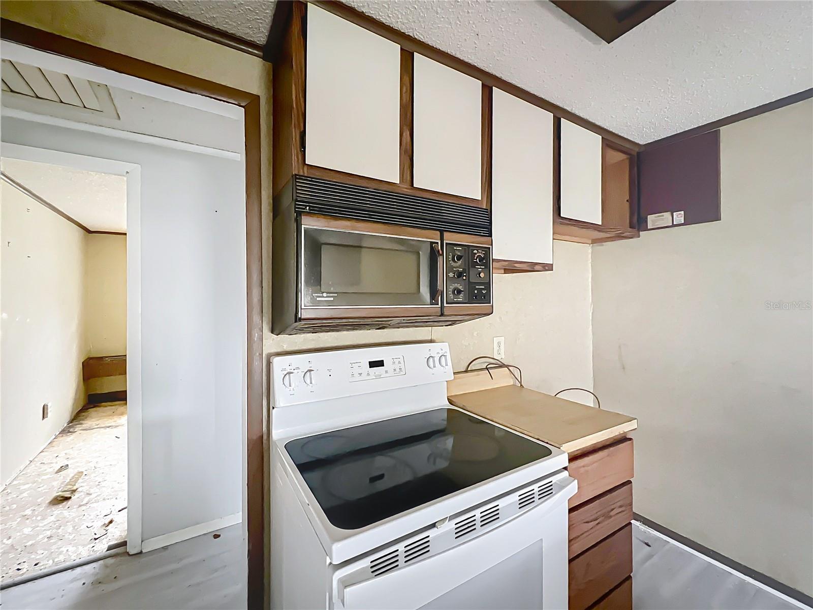 Image 15 of 64 For 32200 Avington Road