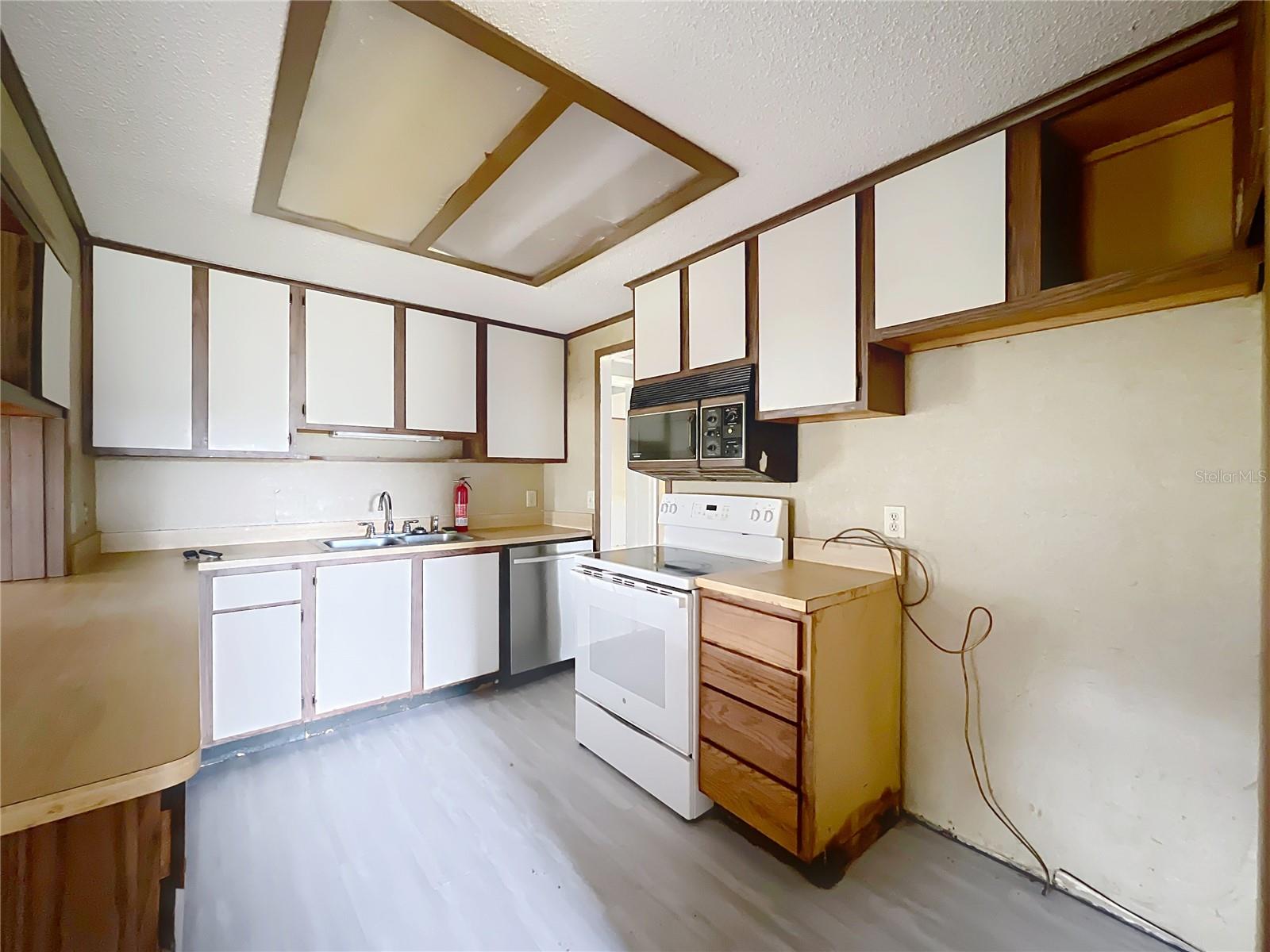 Image 17 of 64 For 32200 Avington Road