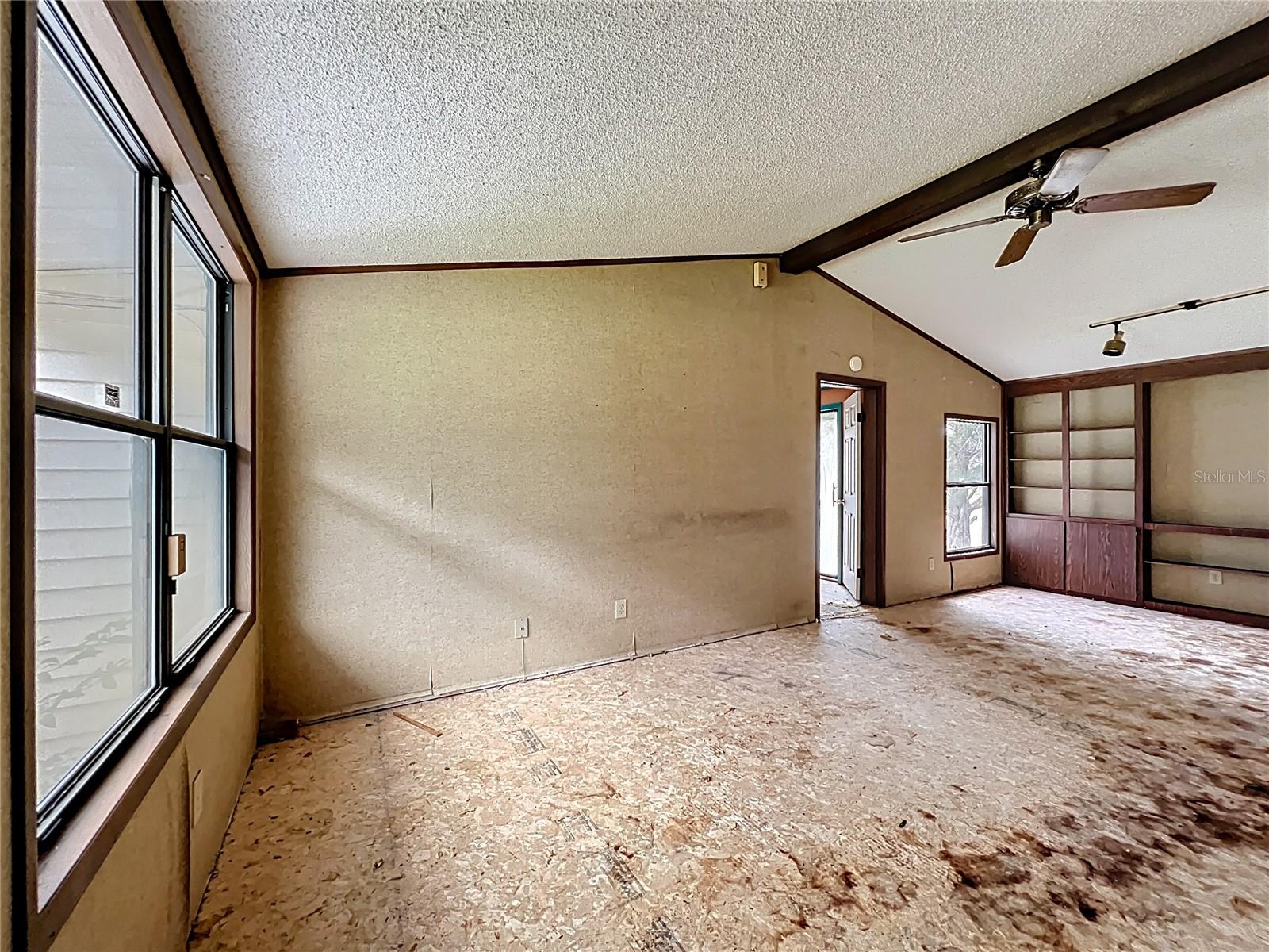 Image 3 of 64 For 32200 Avington Road