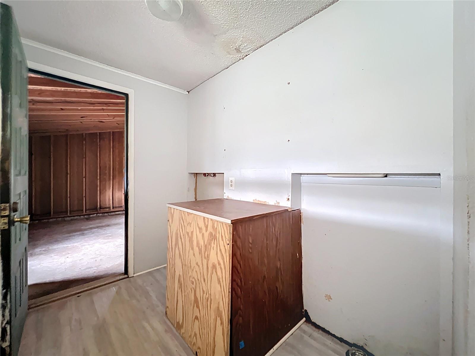 Image 38 of 64 For 32200 Avington Road