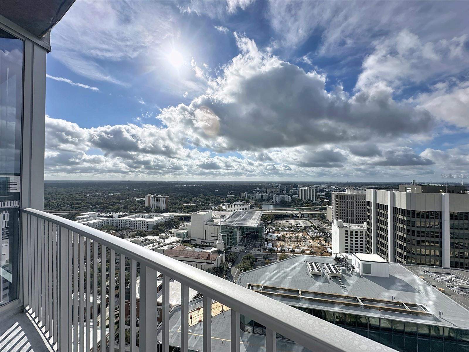 Image 16 of 36 For 155 Court Avenue 2502