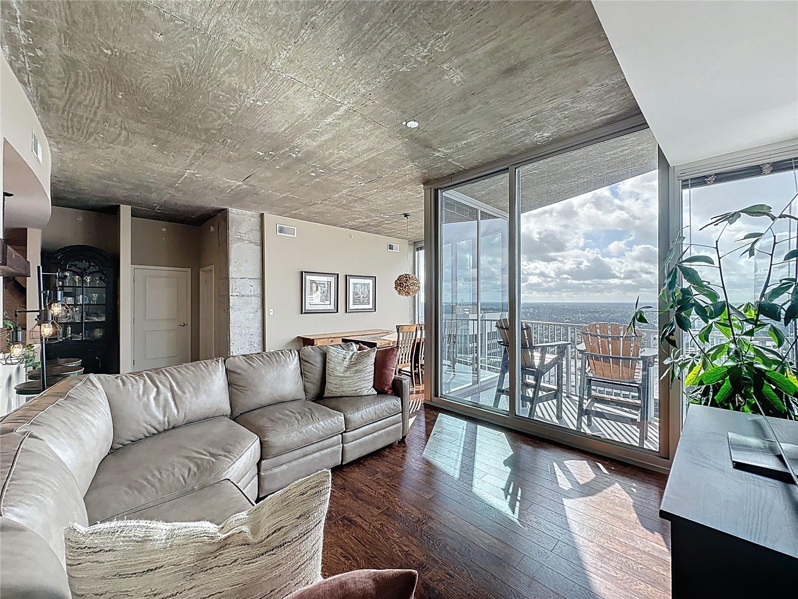 Image 5 of 36 For 155 Court Avenue 2502