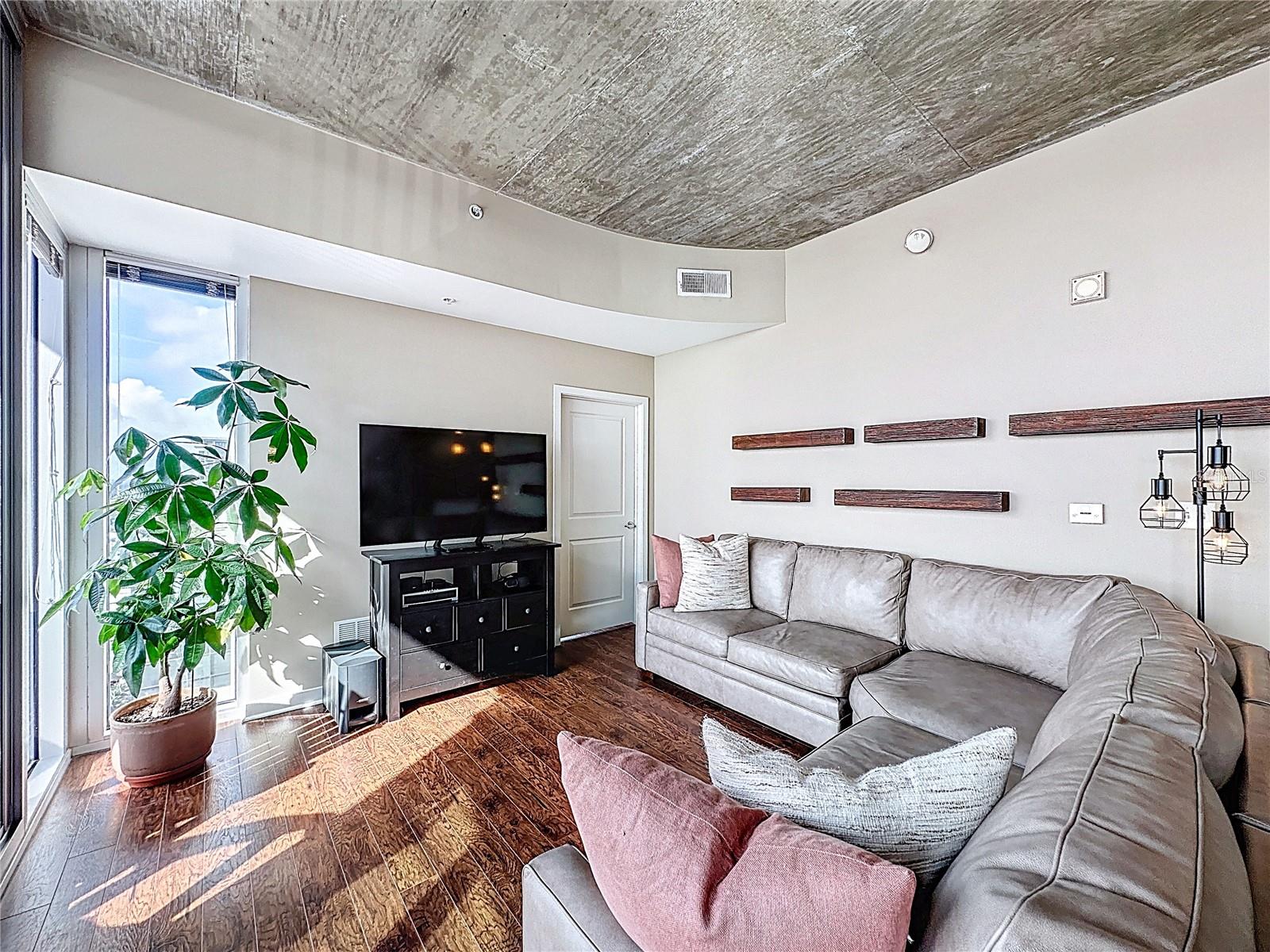 Image 6 of 36 For 155 Court Avenue 2502