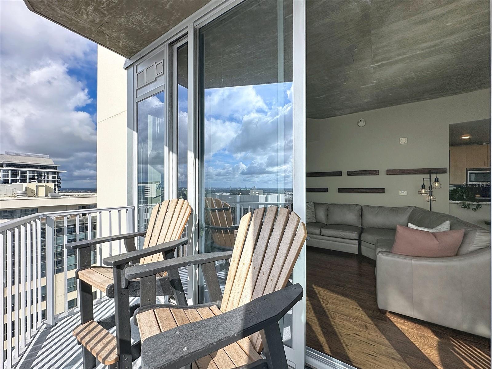 Image 8 of 36 For 155 Court Avenue 2502