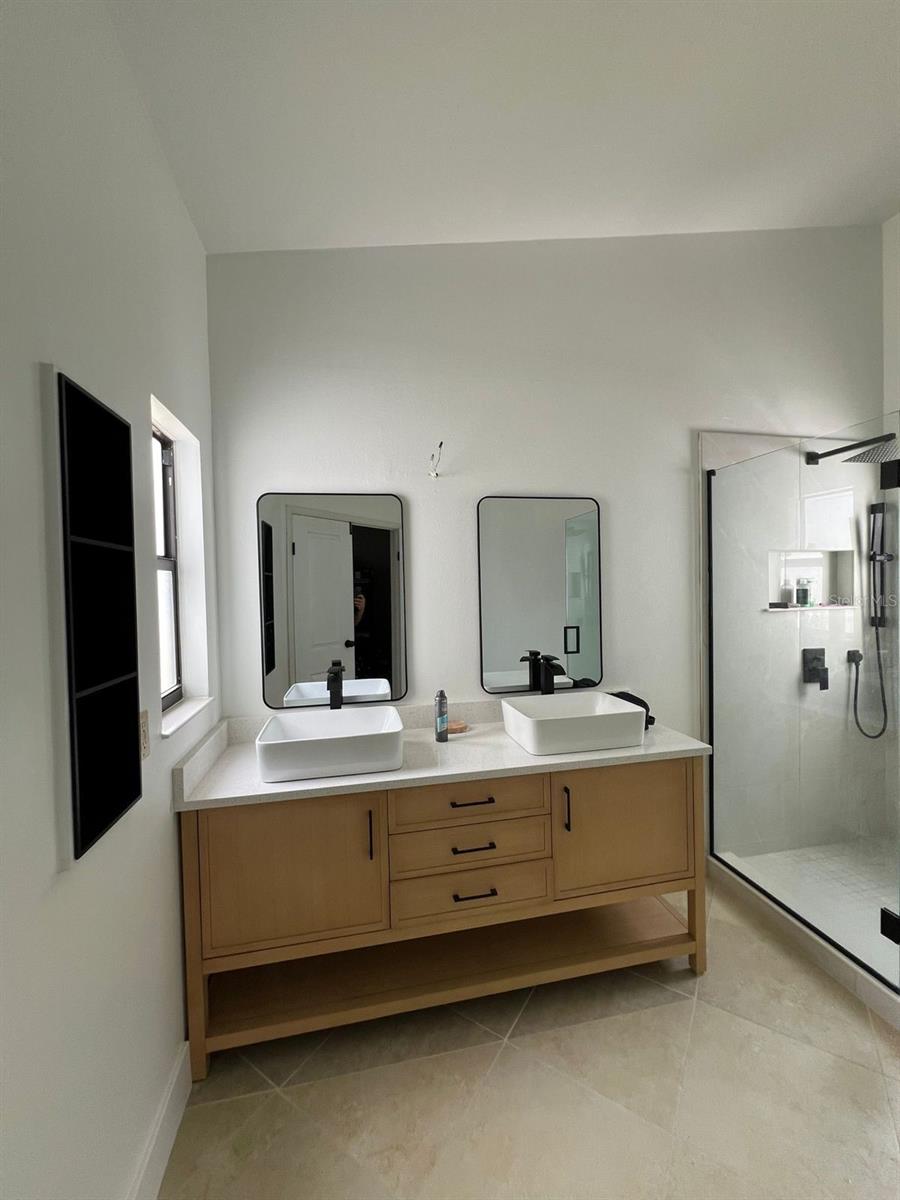 Image 10 of 21 For 8127 Lesia Circle