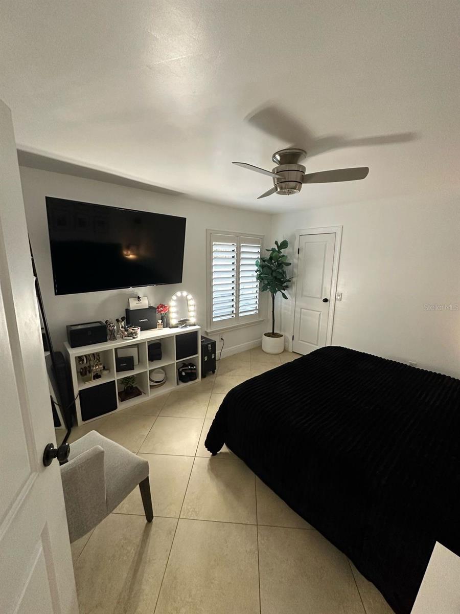 Image 16 of 21 For 8127 Lesia Circle