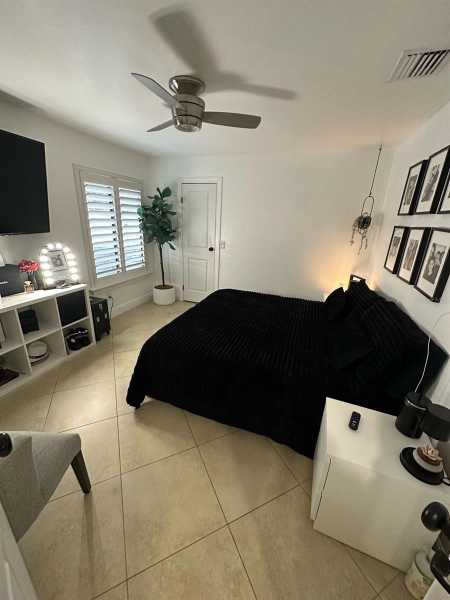 Image 17 of 21 For 8127 Lesia Circle