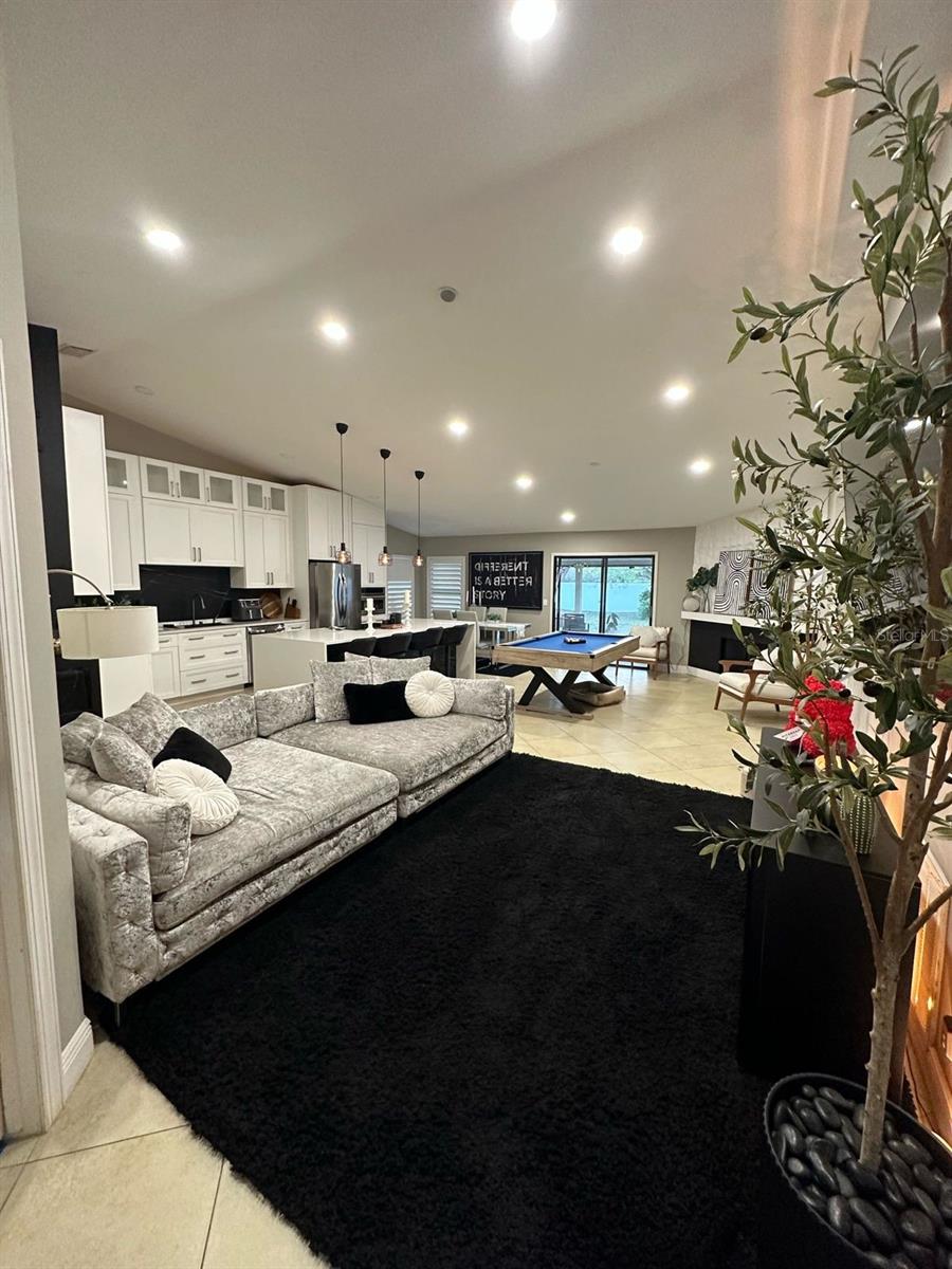 Image 4 of 21 For 8127 Lesia Circle