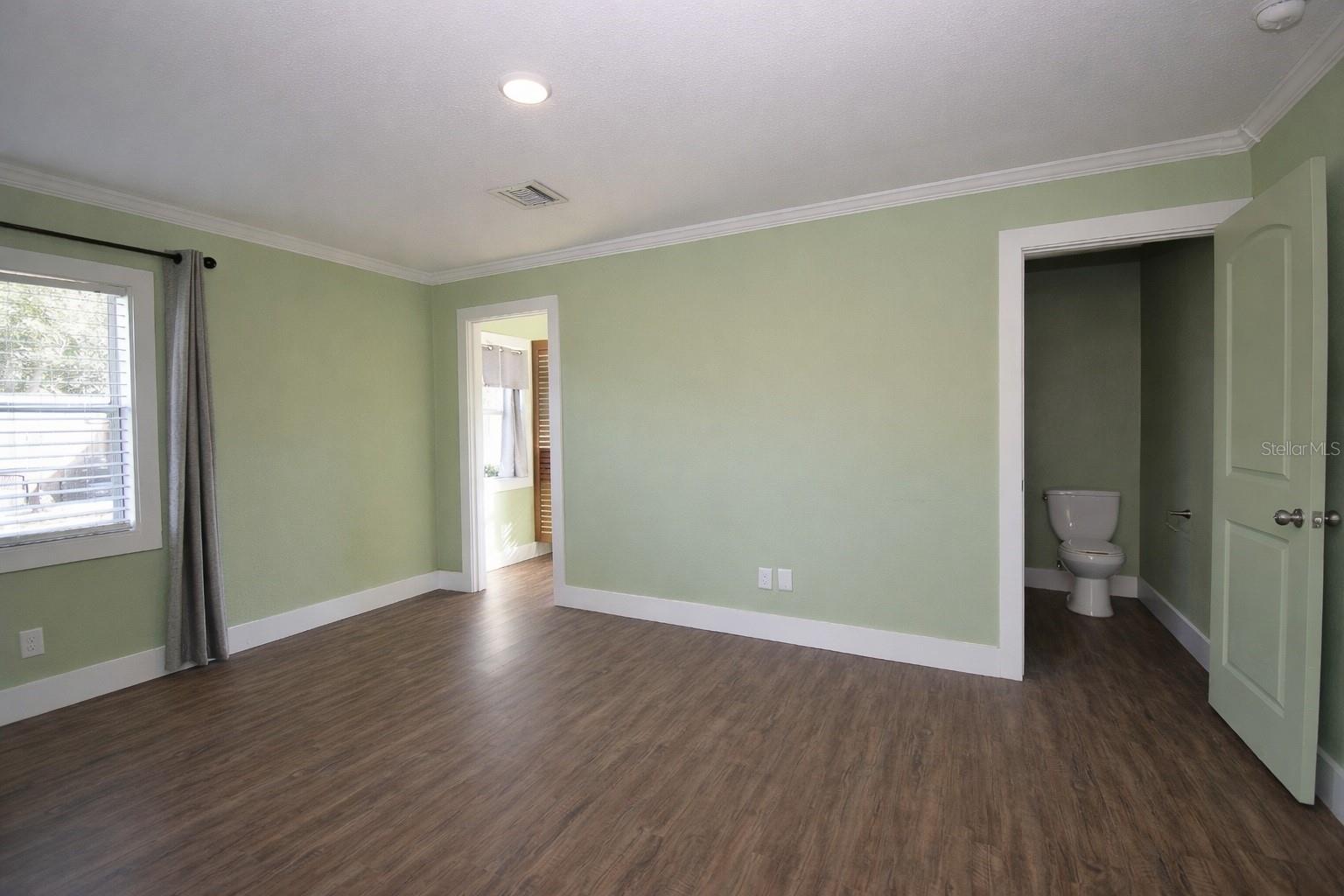 Image 11 of 28 For 833 Chickasaw Avenue