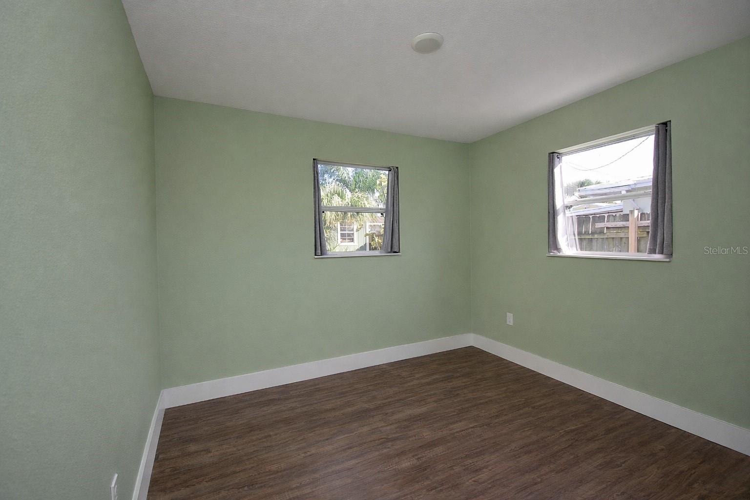 Image 13 of 28 For 833 Chickasaw Avenue