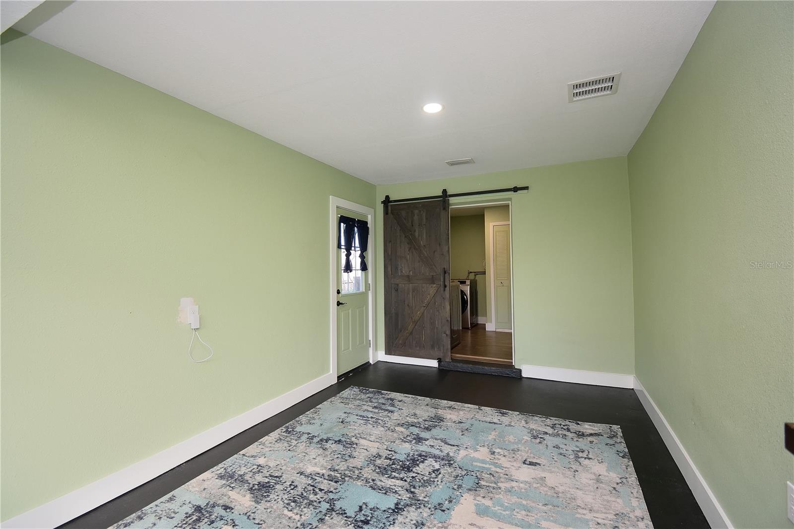 Image 15 of 28 For 833 Chickasaw Avenue